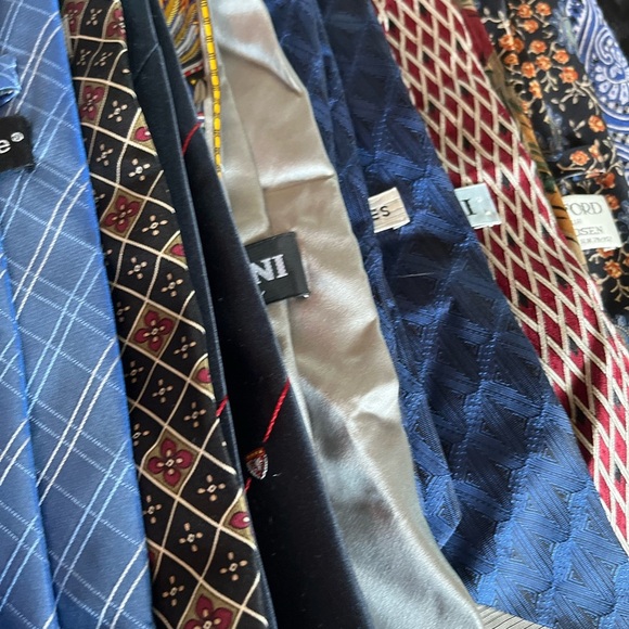 Assorted Dozen Of Silk Ties - Picture 6 of 7